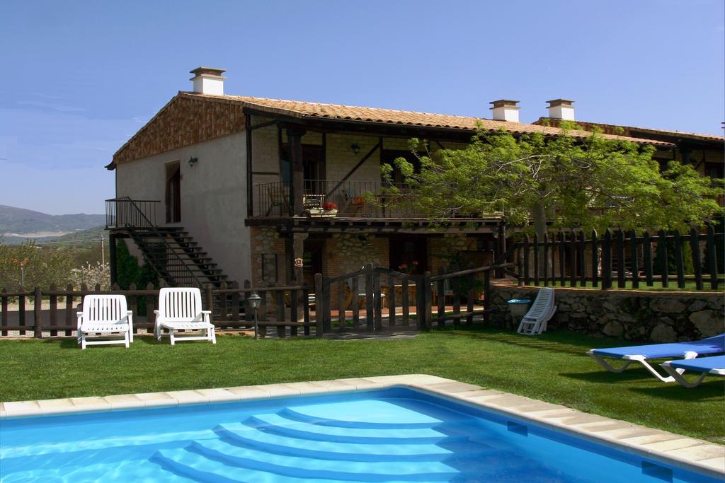 Rurales El Canchal De La Gallina: Rustic Retreat With Jacuzzi & Heated Pool Country house *